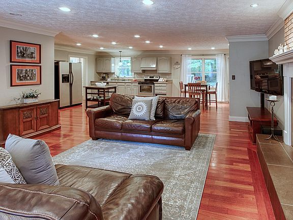 5th image of 1008 SE Inglewood Dr