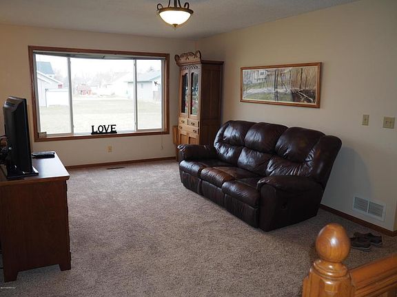 5th image of 1796 Prairie Ln NE