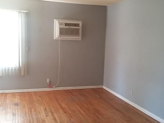 4th image of 11145 Camarillo St #49