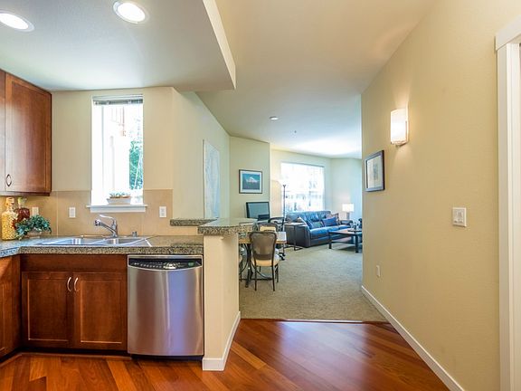 5th image of 16141 Cleveland St Unit 202