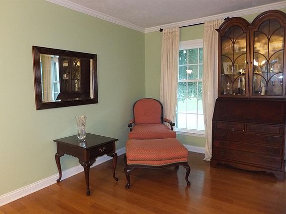 3rd image of 538 Garden Springs Dr