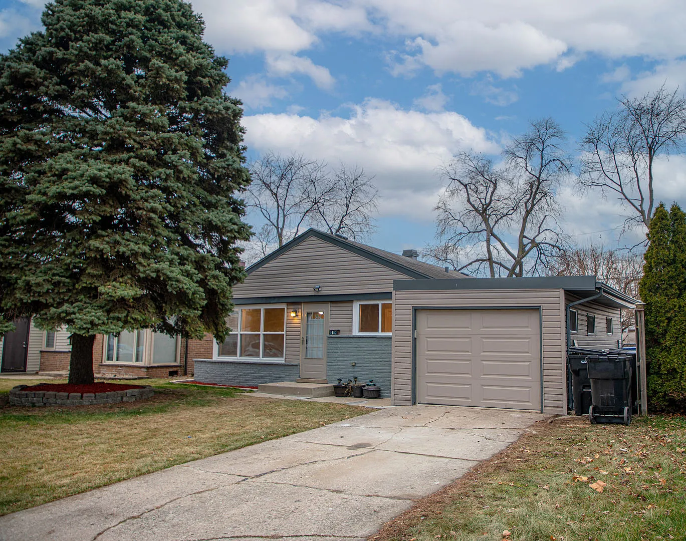 8400 S Kolmar Ave photo 1