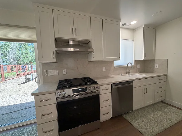 737 Anita Dr — Photo 4