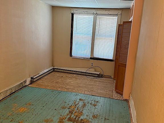 4th image of 619 Water St