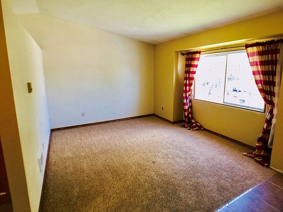 4th image of 1975 Peggys Ln