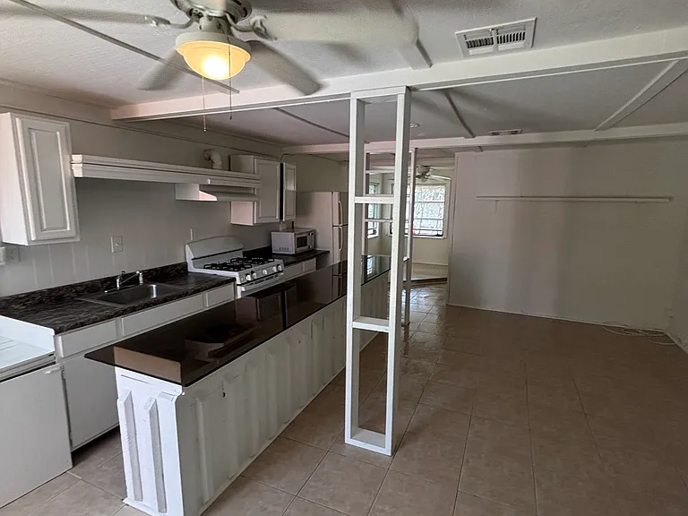 2571 NE Palm Ave #C — Photo 17