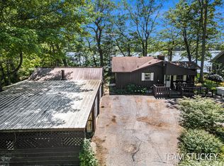 6282 E Carrigan Dr, Newaygo, MI 49337