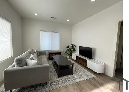 366 Spar Ave #2 — Photo 2