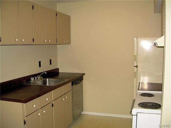 5th image of 663 Coeur De Royale Dr APT A
