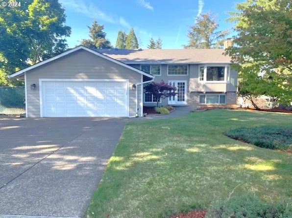 23015 SE Naomi Ct, Damascus, OR 97089