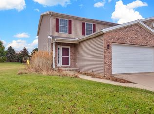 207 Prairie Ridge Dr, Lexington, IL 61753