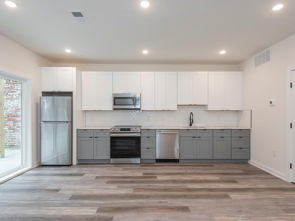 1st image of 913 S 51st St APT 3