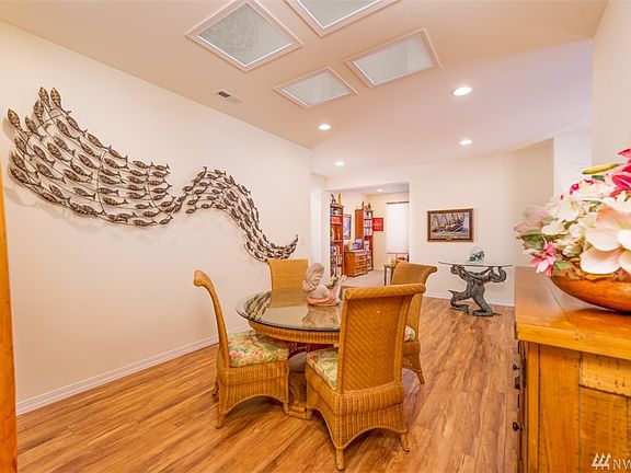 3rd image of 4712 Meriwood Dr NE