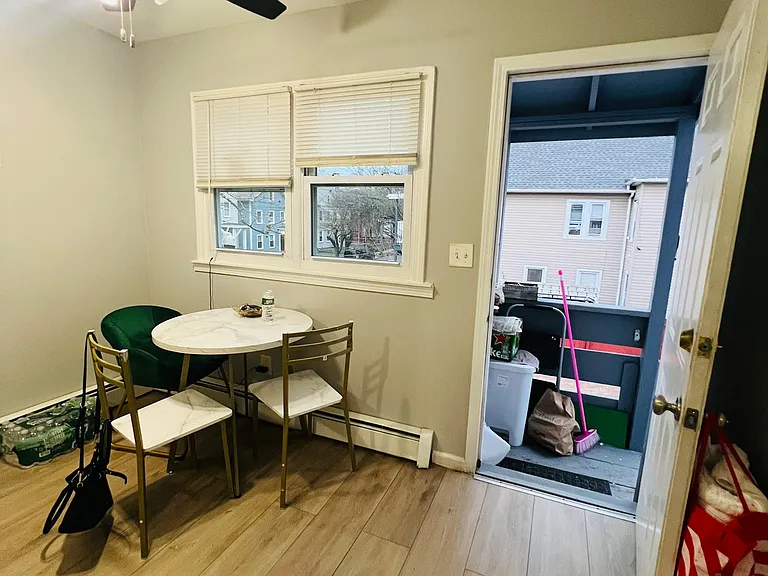 208 Poplar St #2 — Photo 8