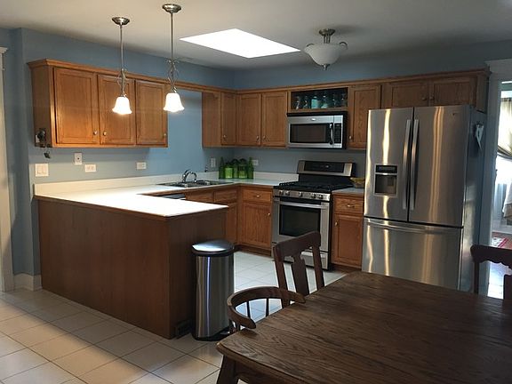 3rd image of 1131 Windsor Dr