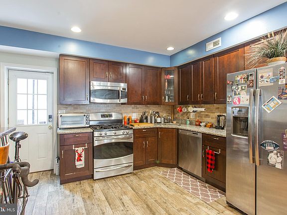 4th image of 1805 Hoffman St