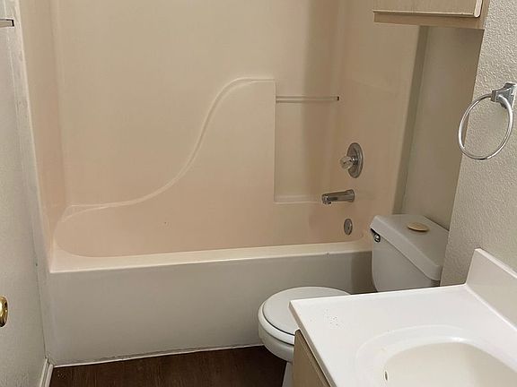 4th image of 5420 Creekridge Dr APT A