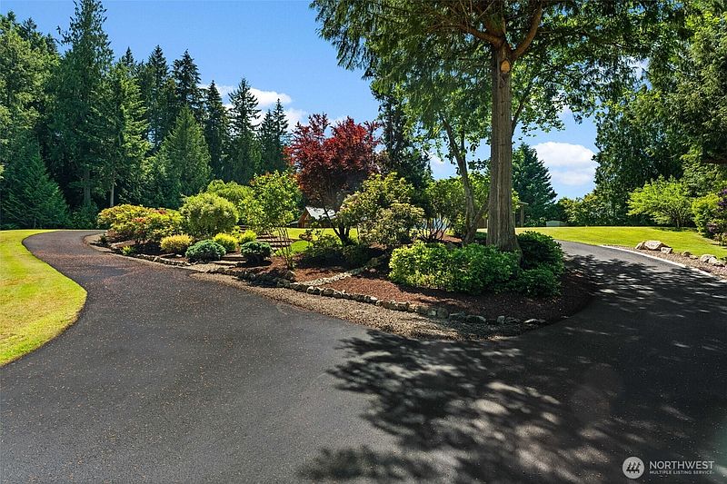 4th image of 16143 Bay Ridge Drive NW