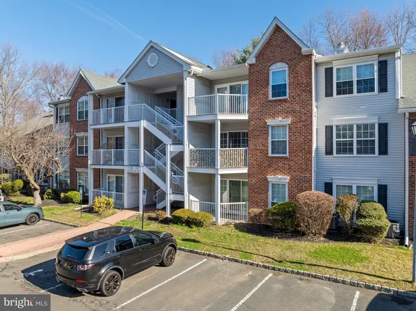 58 Cheverny Ct, Hamilton, NJ 08619
