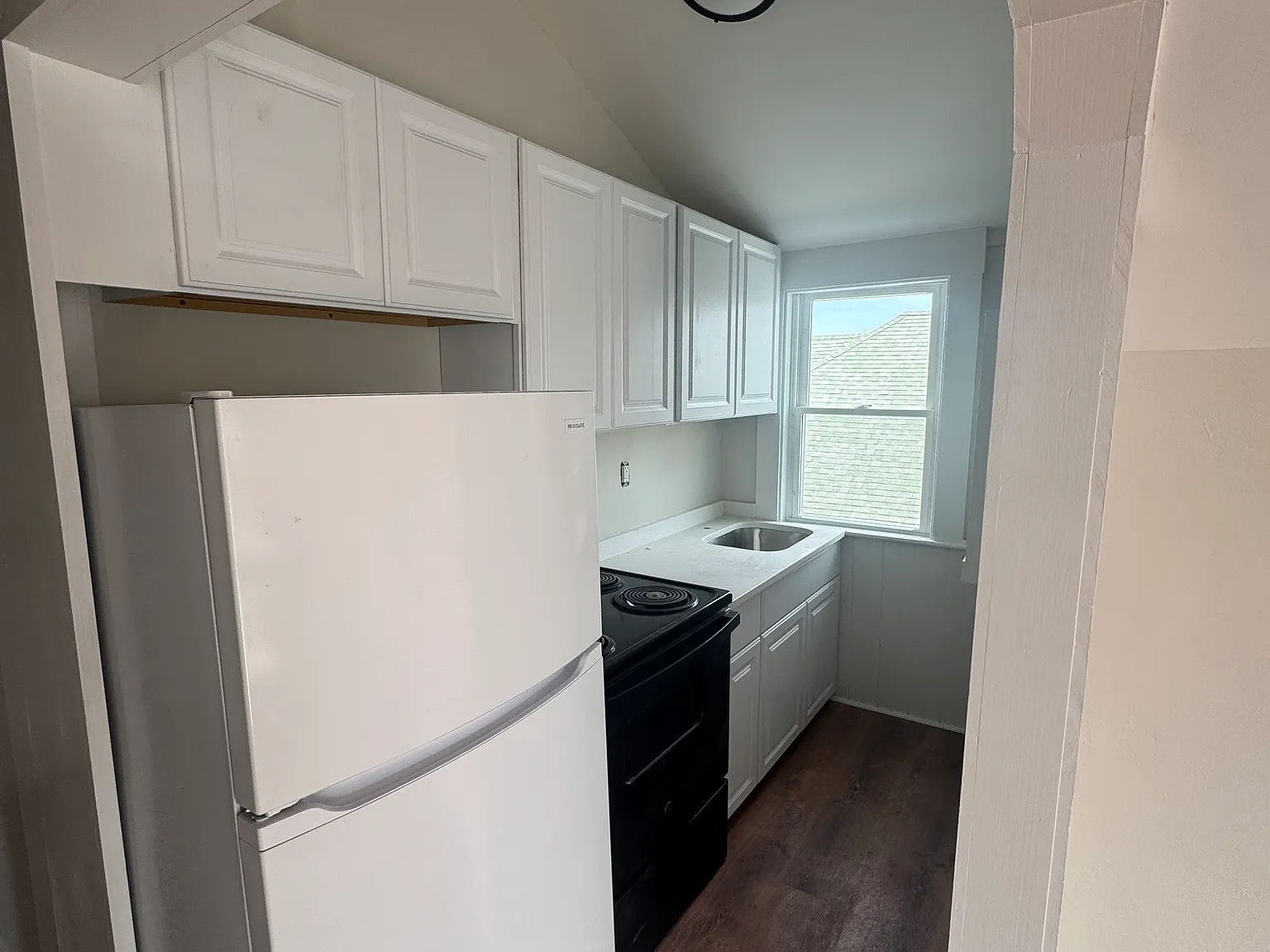 2 bed, 542 sqft, $2,200 — Photo 2