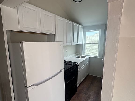 2nd image of 21 Davis Rd Floor 3