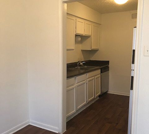 5th image of 123 Lake Meadows Dr
