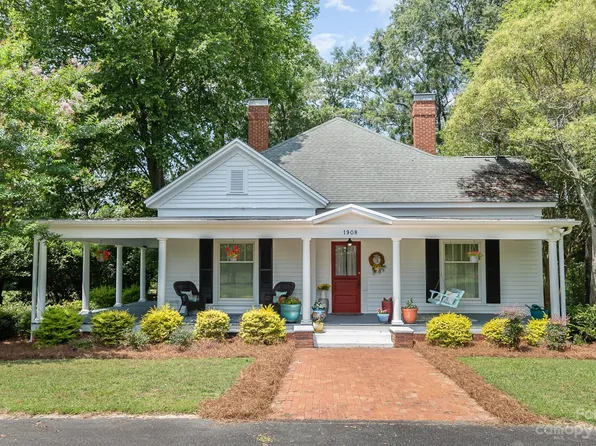 1908 Cox Rd, Matthews, NC 28104