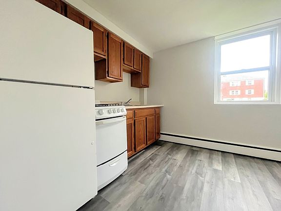 3rd image of 64 Linda Dr APT 1
