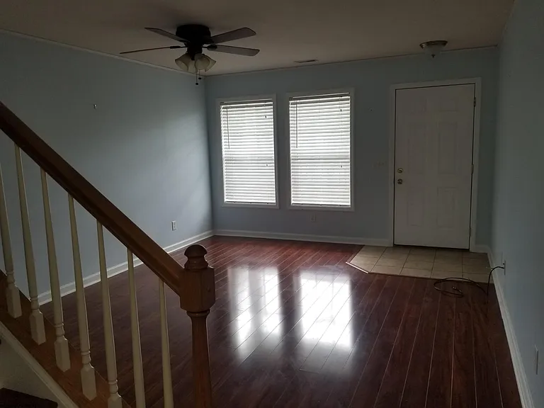 136 Barrington Ct — Photo 4