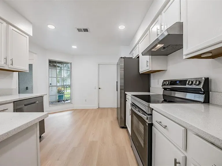 4208 Pine Isle Dr — Photo 9