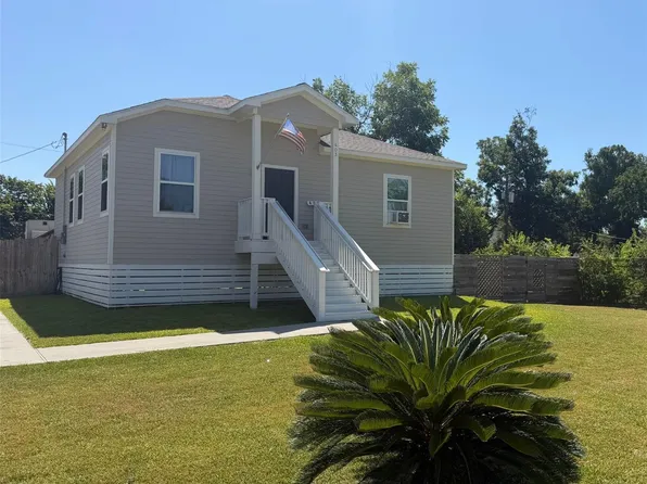 403 S 2nd St, La Porte, TX 77571