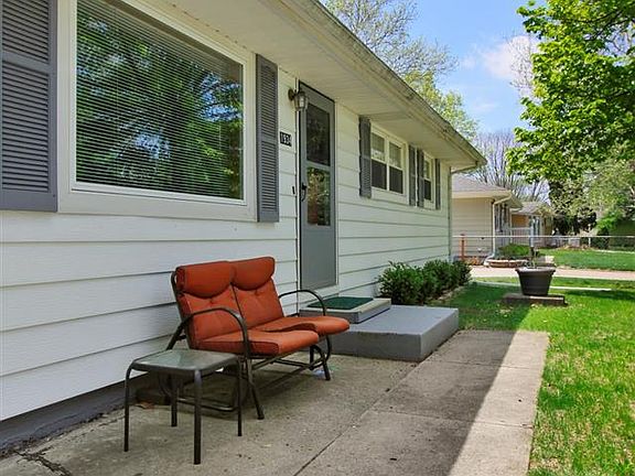 3rd image of 1934 W White Oak Dr