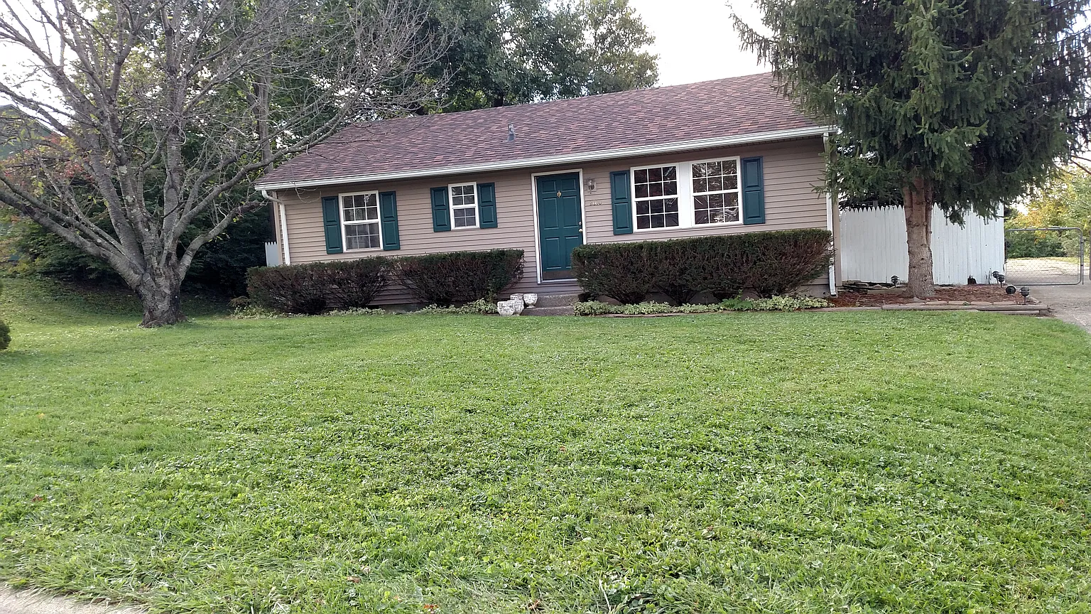 2010 Spencer Ln photo 1