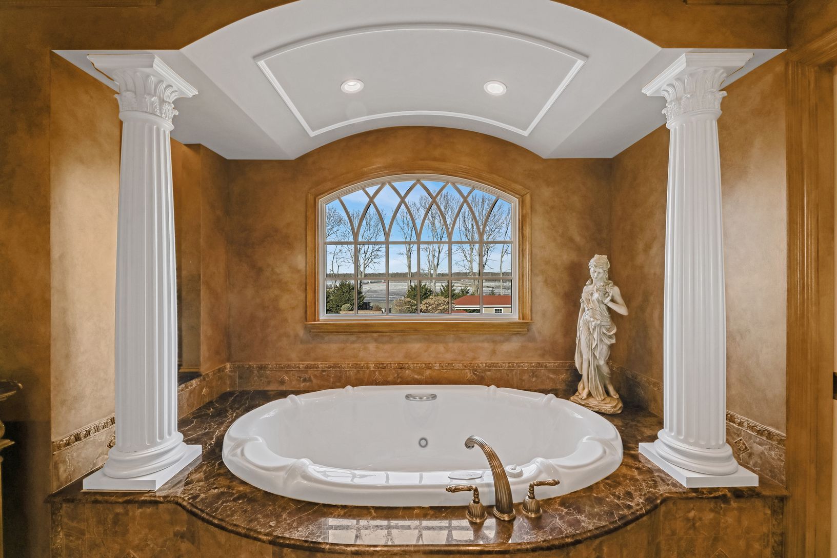  Master Bath Soaker Tub