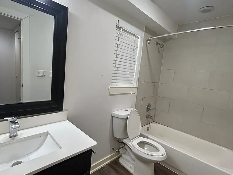 2106 Bennett Ave — Photo 8