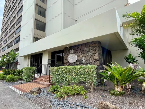 1521 Alexander St APT 302, Honolulu, HI 96822