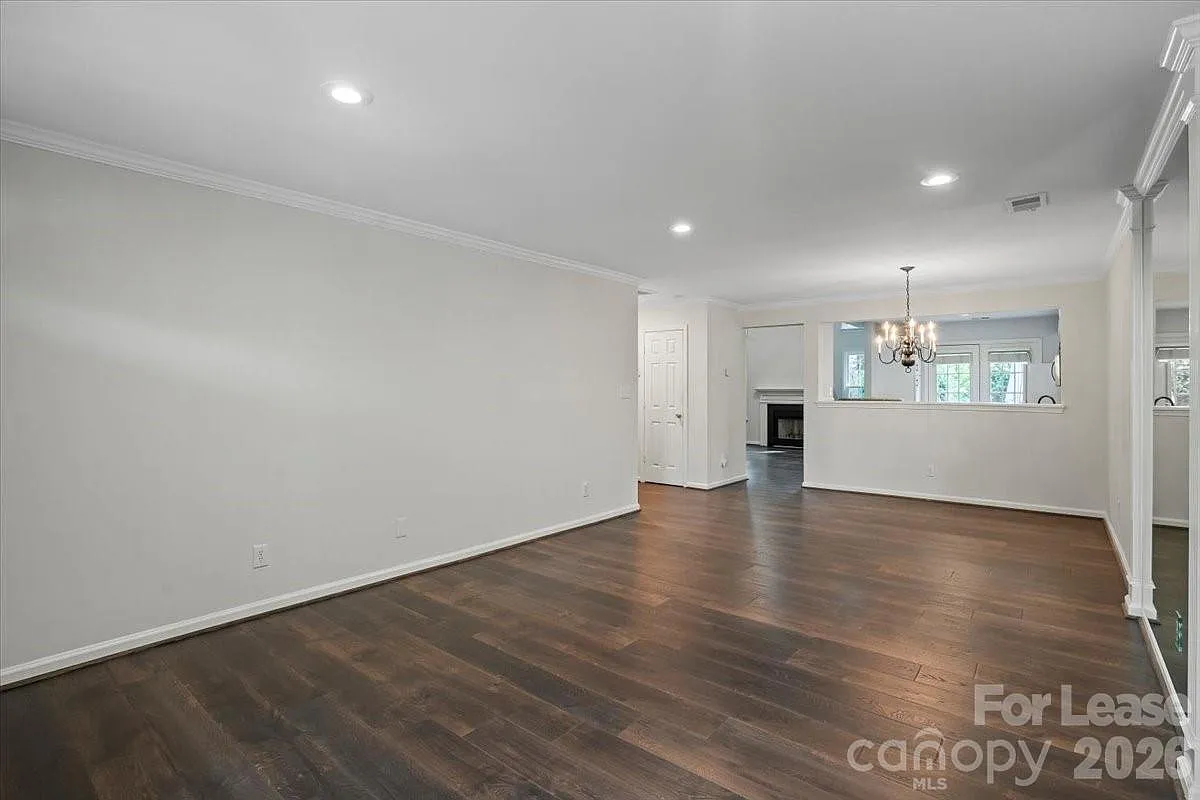 2 bed, 2.5 bath, 1610 sqft, $2,300 — Photo 4