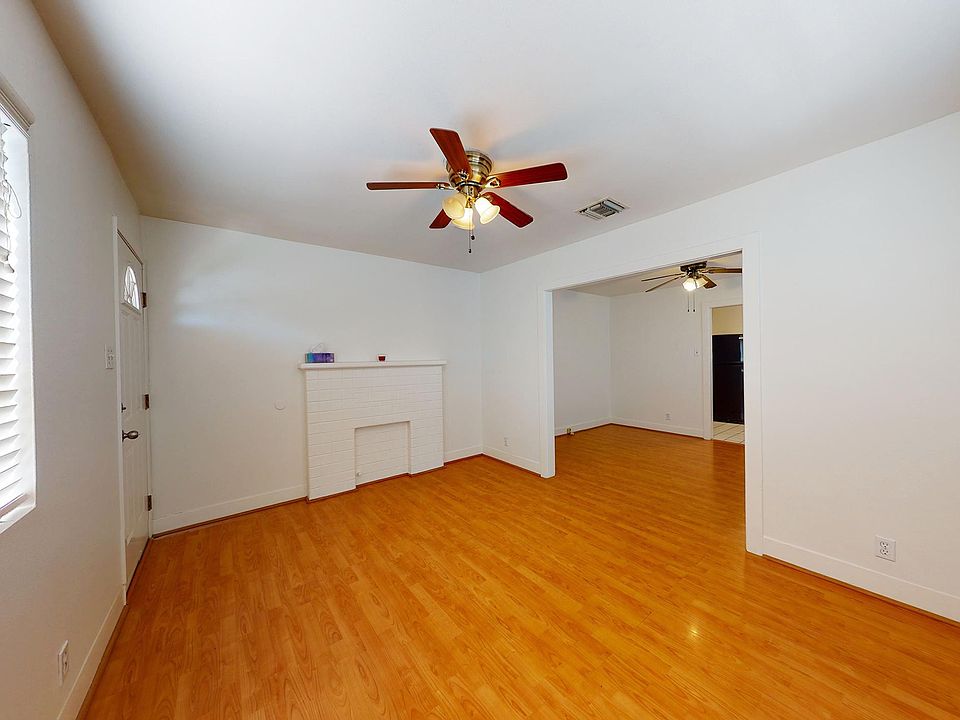 1st image of 3033 Glenmanor Pl