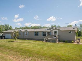 872 Lilac Rd, Little Suamico, WI 54141