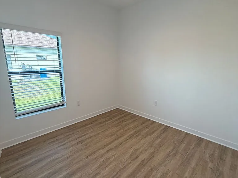2434 Quentin Ave S — Photo 6