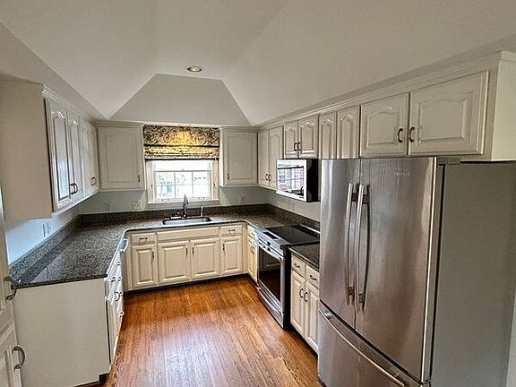 2nd image of 103 Cantrell Sq