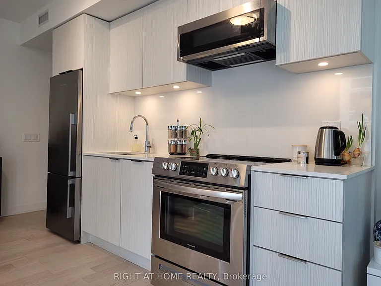 25 Richmond St E #912 — Photo 9