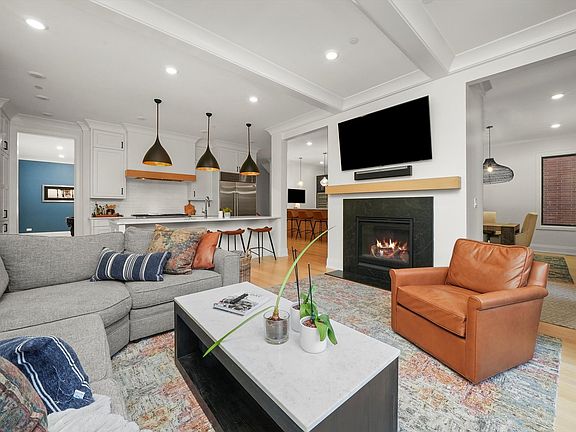 4th image of 1500 W Wrightwood Ave #1