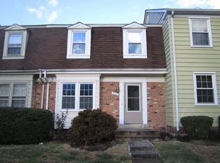 369 Linden Ct, Herndon, VA 20170
