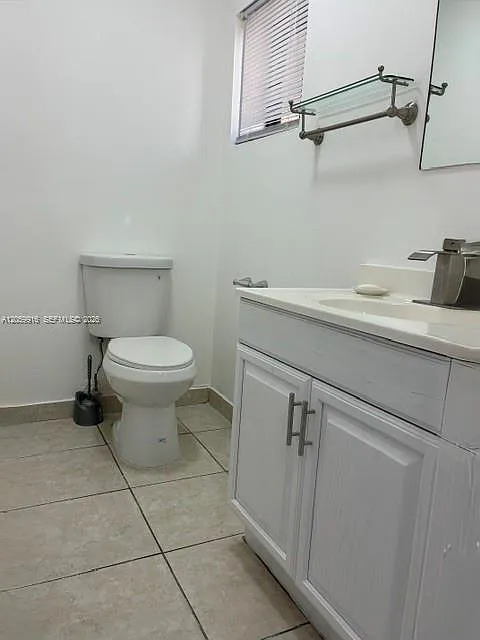 Tamiami Village Condo — Photo 4
