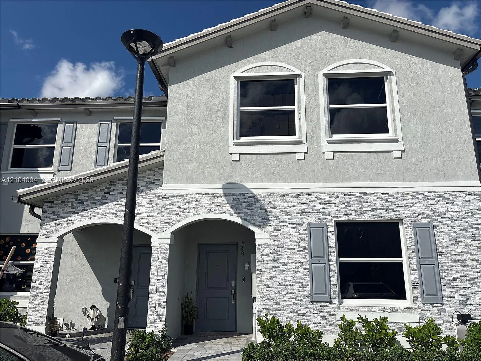 4 bed, 3.0 bath, 1615 sqft, $3,500 — Photo 1