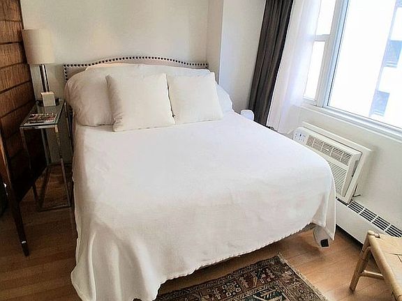 3rd image of 153 E 57th St APT 17K