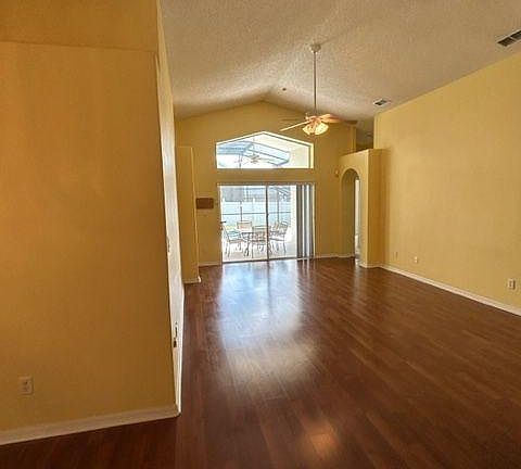 4th image of 16029 Magnolia Hill St