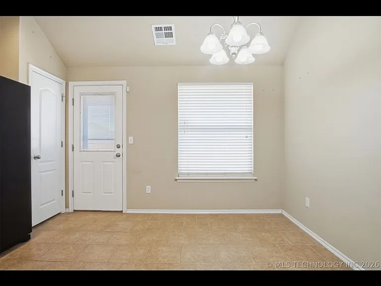 605 E Linden Ln — Photo 27