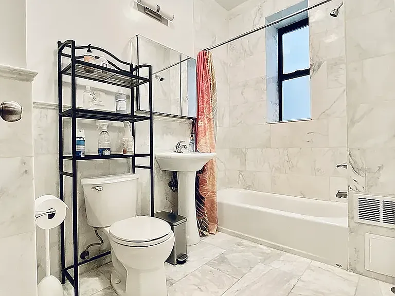 218 E 11th St #1 — Photo 2